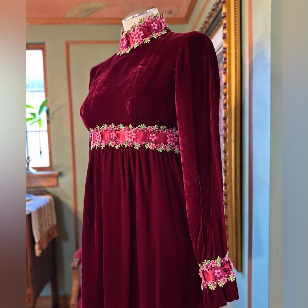 1970s Velvet Renaissance Revival Maxi Dress - Picture 4 of 12